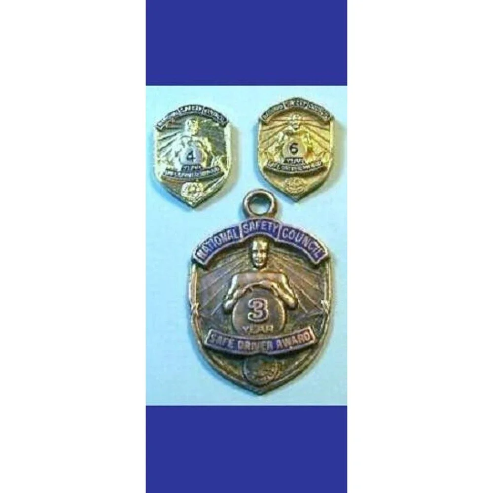 BUS Collectiblle National Safety Council 4 & 6 yr Pins + 3 Yr Medal Trucking,Bus